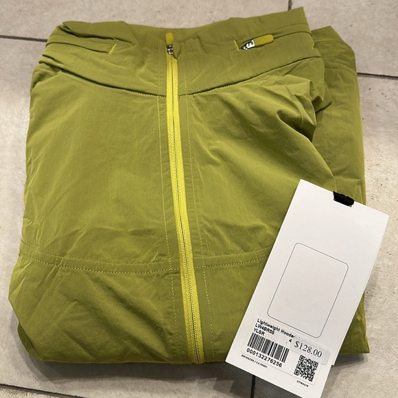 Lululemon light weight hooded jacket size 4 - Picture 8 of 9